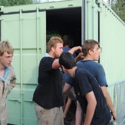 Uitladen Materiaal  41 - Scouts en Gidsen Zaventem 